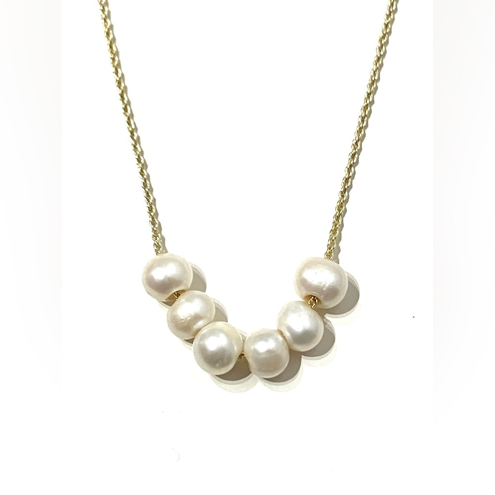 Gold Tone Freshwater Pearls Necklace 14”